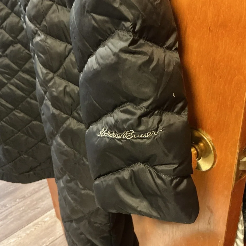 Women’s Eddie Bauer Black Quilted Puffer Coat with Faux Fur Hood - Picture 6 of 6